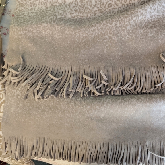 Animal Print large fringed warm poncho, scarf.  One size - Picture 7 of 7